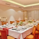 Schlosskrone מלון 4*