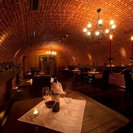 Готель Schlosskrone 4*