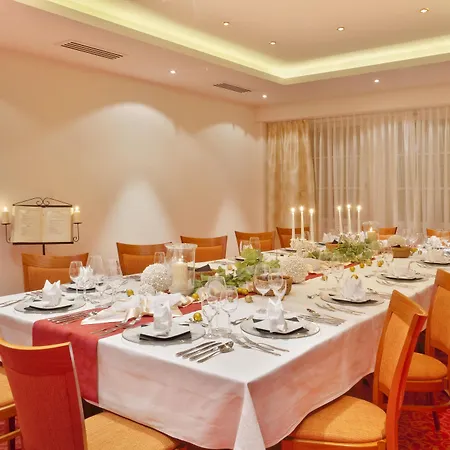 Schlosskrone Готель 4*