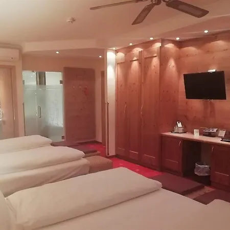 シュロスクローネ ホテル 4*